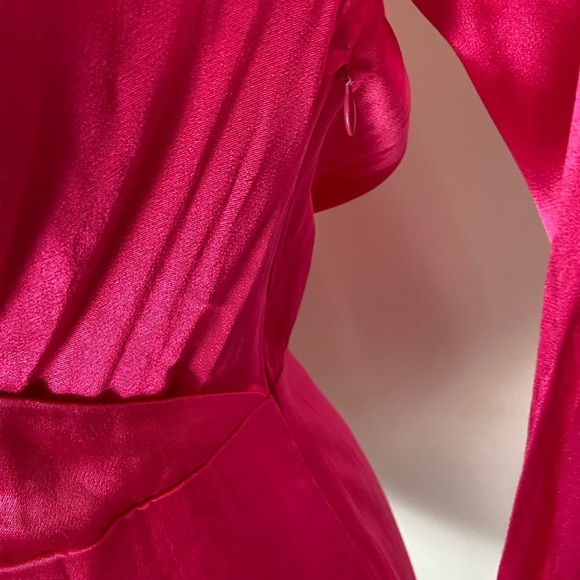 Elliatt Asymmetrical Satin Midi Dress Size S Fuchsia Long Sleeve V-Neck NWT - Picture 6 of 14